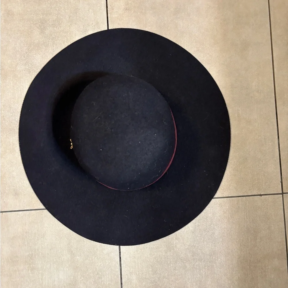 Ted Baker Stylish Black woman’s Wide-Brim Hat with burgundy Band and gold bow